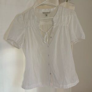DOEN Style Banana Republic White Blouse with Short Sleeves